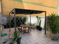 Restaurace v ubytování Impresionante piso en el centro de Pontevedra con terraza y parking