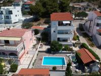 Bazén v ubytovaní Stunning View Apartment with pool alebo v jeho blízkosti