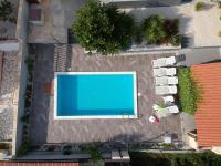 Bazén v ubytovaní Stunning View Apartment with pool alebo v jeho blízkosti