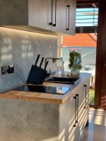 Kuchnia lub aneks kuchenny w obiekcie Sky Luxury Suite