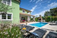 Bazén v ubytovaní Spacious holiday house / pool / jacuzzi / playground / 6+2 alebo v jeho blízkosti