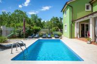 Bazén v ubytovaní Spacious holiday house / pool / jacuzzi / playground / 6+2 alebo v jeho blízkosti