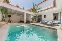 Bazén v ubytování Holiday Home Can Cremat nebo v jeho okolí