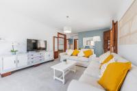 TV a/nebo společenská místnost v ubytování Holiday Home Can Cremat
