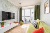 Telewizja i/lub zestaw kina domowego w obiekcie BellMi Apartamenty - Parking Gratis, Plaża 5min, Komfort i Relaks