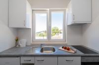 Kuchyň nebo kuchyňský kout v ubytování MALOA One bedroom White