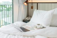 Postel nebo postele na pokoji v ubytování Hotel Amber Sukhumvit 85