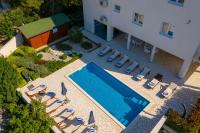 Bazén v ubytovaní Apartment Royal II alebo v jeho blízkosti
