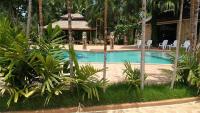 Bazén v ubytování RS Phong Riverside Resort nebo v jeho okolí
