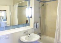 a bathroom with a sink and a mirror and a tub at Campanile Dijon Centre - Gare in Dijon