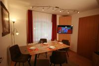 Telewizja i/lub zestaw kina domowego w obiekcie Familienappartements Eder - Free entry to Tauern SPA Kaprun included