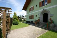 Ogród w obiekcie Familienappartements Eder - Free entry to Tauern SPA Kaprun included