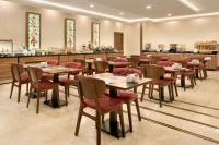 A restaurant or other place to eat at Ramada by Wyndham Yalova