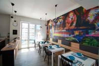Bed & Breakfast Sky City Centerにあるレストランまたは飲食店