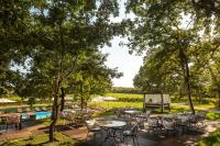 Bazén v ubytovaní Meneghetti Wine Hotel and Winery - Relais & Chateaux alebo v jeho blízkosti