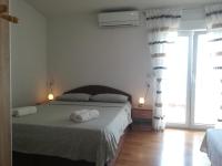 Posteľ alebo postele v izbe v ubytovaní Apartman Lidija Čiovo