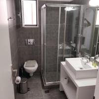 A bathroom at Nea Stira Studios Kondilia
