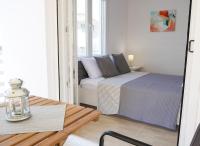 Posteľ alebo postele v izbe v ubytovaní Lux Sea Apartment - Porto Rafti