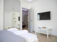 Televízia a/alebo spoločenská miestnosť v ubytovaní Lux Sea Apartment - Porto Rafti