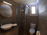 Kúpeľňa v ubytovaní Lux Sea Apartment - Porto Rafti
