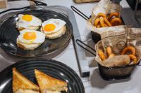 Comida en o cerca de este hotel