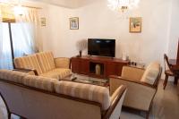 TV a/nebo společenská místnost v ubytování Luxury Apartment, near Pinikoudes beach