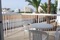 Balkón nebo terasa v ubytování Flisvos Beach Apartments