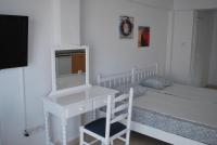 Postel nebo postele na pokoji v ubytování Flisvos Beach Apartments
