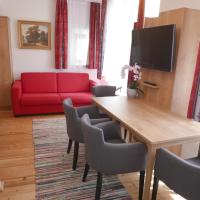 A television and/or entertainment centre at Appartement Katharina 2 Personen Hallein bei Salzburg