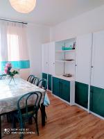 Kuchyňa alebo kuchynka v ubytovaní VILLA RAFAEL CON Piscina, IUN P4098