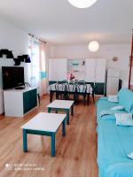 Televízia a/alebo spoločenská miestnosť v ubytovaní VILLA RAFAEL CON Piscina, IUN P4098