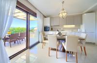Kuchnia lub aneks kuchenny w obiekcie Luxury Apartments Villa Stina