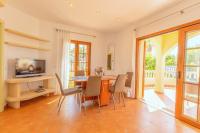Telewizja i/lub zestaw kina domowego w obiekcie Marravilloso chalet Mes Blanc