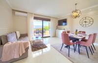 Telewizja i/lub zestaw kina domowego w obiekcie Luxury Apartments Villa Stina