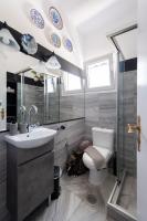 Kúpeľňa v ubytovaní Ricos Two Bedroom House - Naoussa Paros