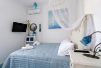 Televízia a/alebo spoločenská miestnosť v ubytovaní Ricos Two Bedroom House - Naoussa Paros