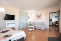 Telewizja i/lub zestaw kina domowego w obiekcie Apartmani PARADISO