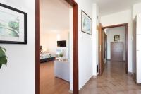 Telewizja i/lub zestaw kina domowego w obiekcie Apartmani PARADISO