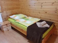 Postel nebo postele na pokoji v ubytování Bak Vendéglő faházak