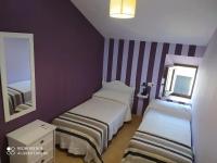 Łóżko lub łóżka w pokoju w obiekcie Apartamento Santa Ana Ronda