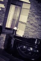 a bathroom with a black sink and a mirror at Loft 47 Spa in Chambly