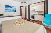 Kuchyňa alebo kuchynka v ubytovaní Camogli Bright Apartment with Parking