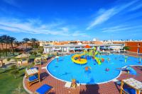 Bazén v ubytování Pickalbatros Alf Leila Wa Leila Resort - Neverland Hurghada nebo v jeho okolí