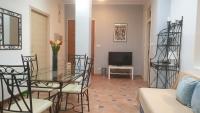 Televízia a/alebo spoločenská miestnosť v ubytovaní Apartmani N.May's
