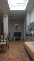 Televízia a/alebo spoločenská miestnosť v ubytovaní Apartmani N.May's