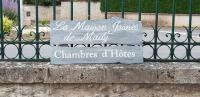 a sign on a fence that says a million senses domn chaminaries at La Maison Josnes de Mady in Josnes