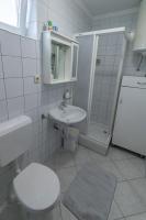 Koupelna v ubytování Apartment Dony - Tičić