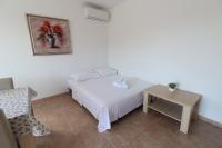 Postel nebo postele na pokoji v ubytování Apartment Dony - Tičić