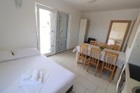 Postel nebo postele na pokoji v ubytování Apartment Dony - Tičić