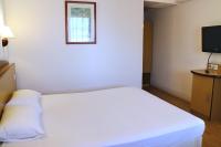 Postel nebo postele na pokoji v ubytování Travelodge Barcelona del Vallés